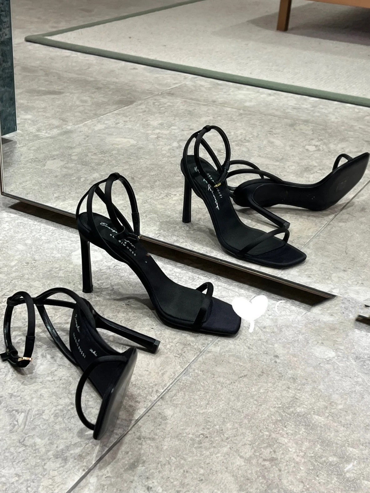 Yeni, seksual, kvadrat burunlu hündürdaban ayaqqabılar, qadın tək qayışlı zərif stiletto sandaletləri.