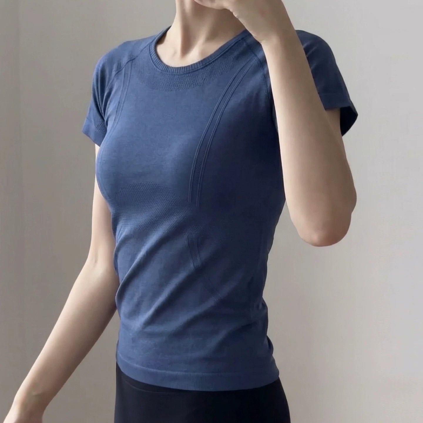 Yoyo tez quruyan idman üstləri, qadınlar üçün fitnes paltarları, yoqa paltarları, qısaqol Pilates məşq paltarları, yay nazik modelləri tövsiyə edir.