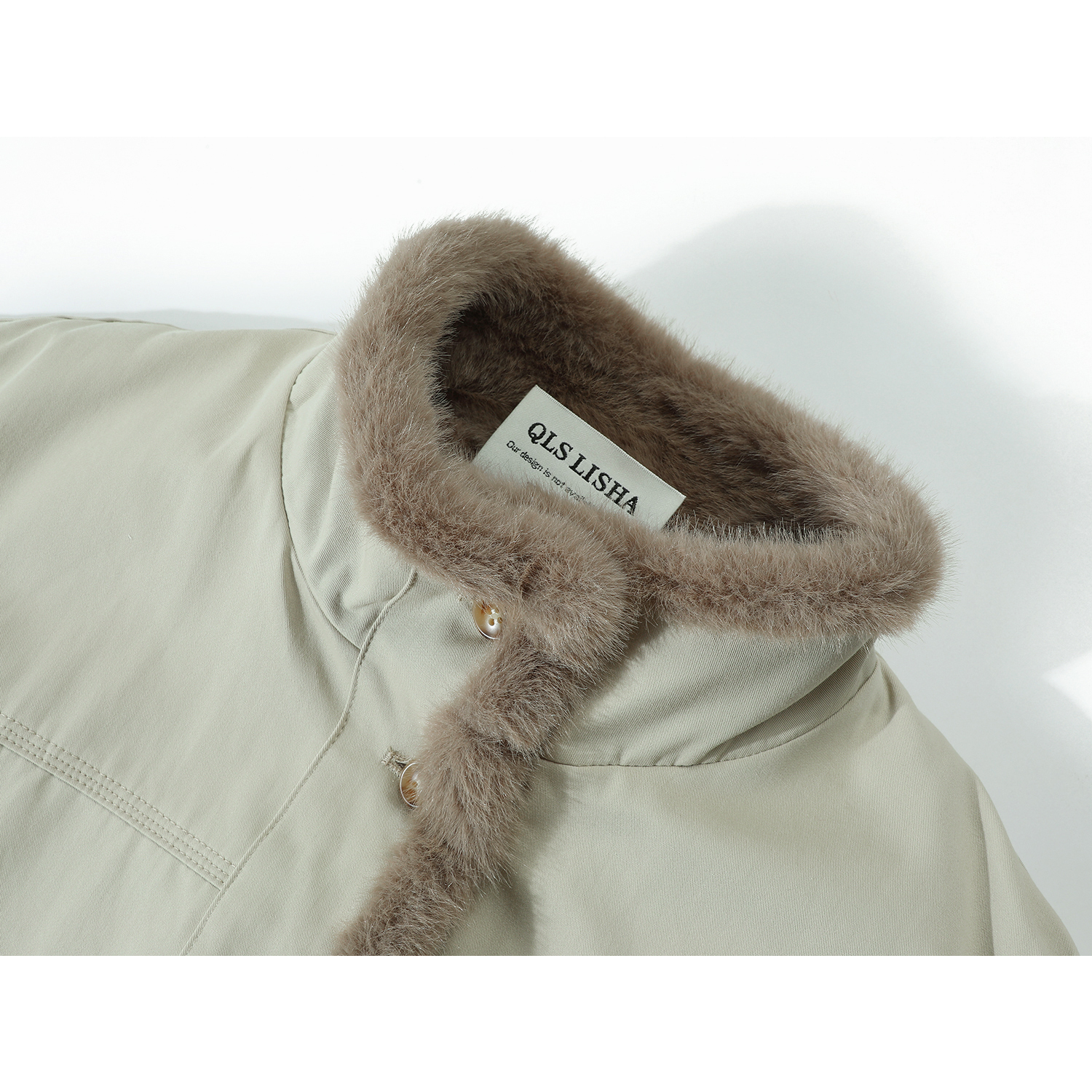 Cholisa-nın qadınlar üçün tamamilə möhtəşəm və gözəl quzu yunundan hazırlanmış paltosu, qış üçün isti və qalın, geri çevrilə bilən yumşaq pambıq üst geyim.