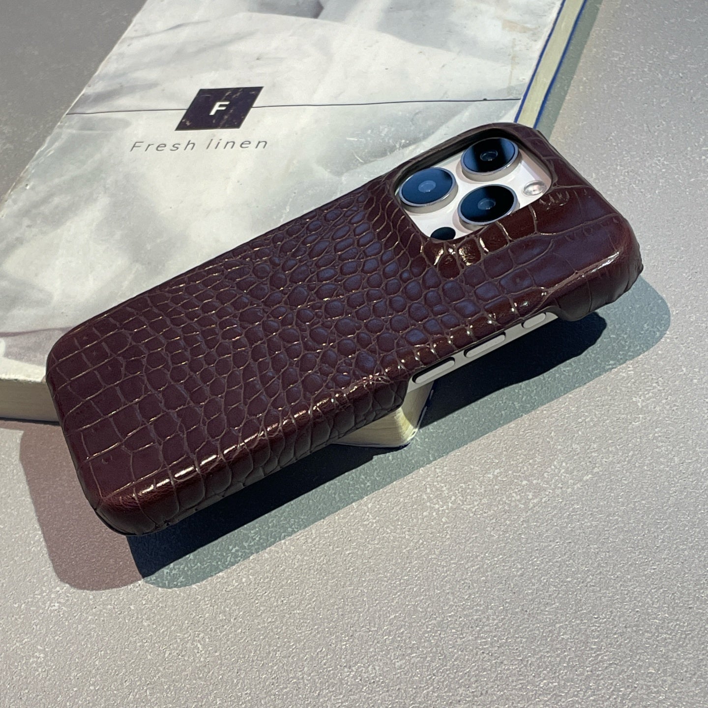 Apple iPhone 17, 16 Pro Max üçün yüksək keyfiyyətli tünd qəhvəyi timsah naxışlı korpus, yarı örtüklü, 15 Pro, 14 Pro, yeni 17 Pro Max, sadə dəri qoruyucu korpus