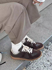 Avropa üslubunda orijinal dəridən hazırlanmış krujevalı retro alman məşq ayaqqabıları qadın 2025 yaz/payız yeni düz idman təsadüfi idman ayaqqabıları