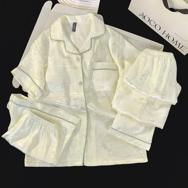 Yayda qadınlar üçün yüngül lüks və yüksək səviyyəli buz ipəkdən qısaqol pijama. Ağ Xiangyun döş yastığı və sərin ev geyimi olan üç hissəli dəst