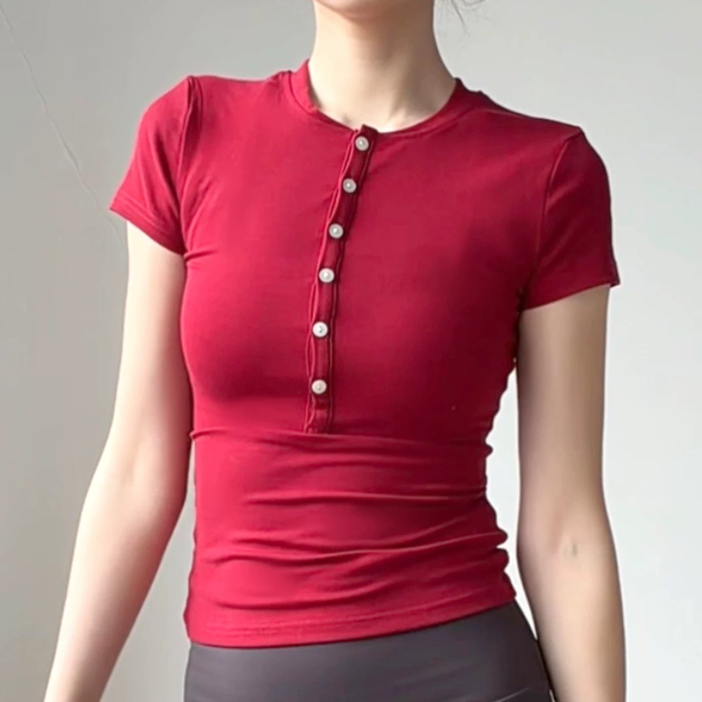 Yoyo yoqa geyimi kostyumu, qadın idman köynəyi, qısaqol Pilates, gözəl məşq geyimi, incə fitnes geyimi tövsiyə edir