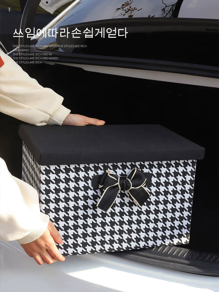 Baqaj təşkilatçıları, qatlanan saxlama qutuları və digər avtomobil saxlama həlləri daxil olmaqla, praktik avtomobil salonu aksesuarlarının tam kolleksiyası.