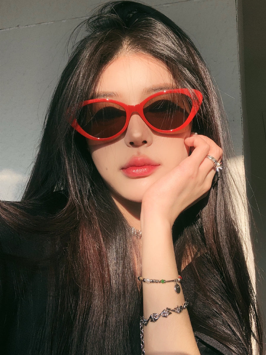Dəyirmi üz üçün retro oval qırmızı çərçivəli pişik gözlü yüksək səviyyəli günəş eynəyi qadınlar üçün arıqlayan anti-UV günəş eynəyi