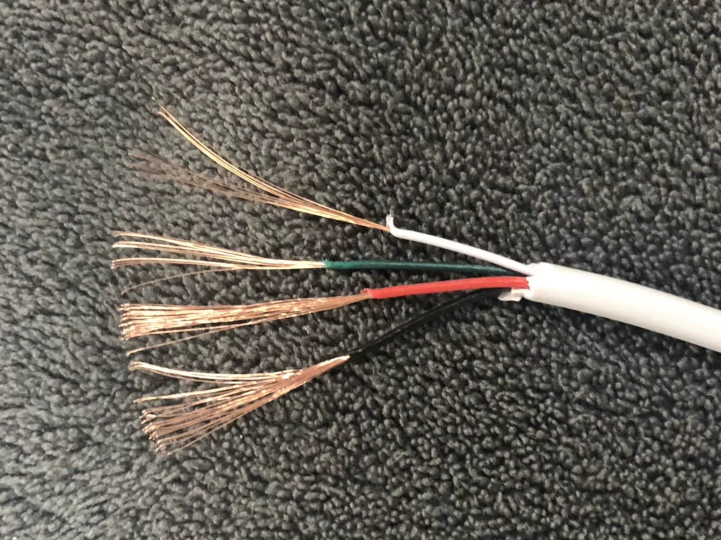 usb A kişi tək başlıq 2 nüvəli/4 nüvəli/5 nüvəli məlumat doldurma kabeli təmiz mis ekranla qorunan tezlik kabeli