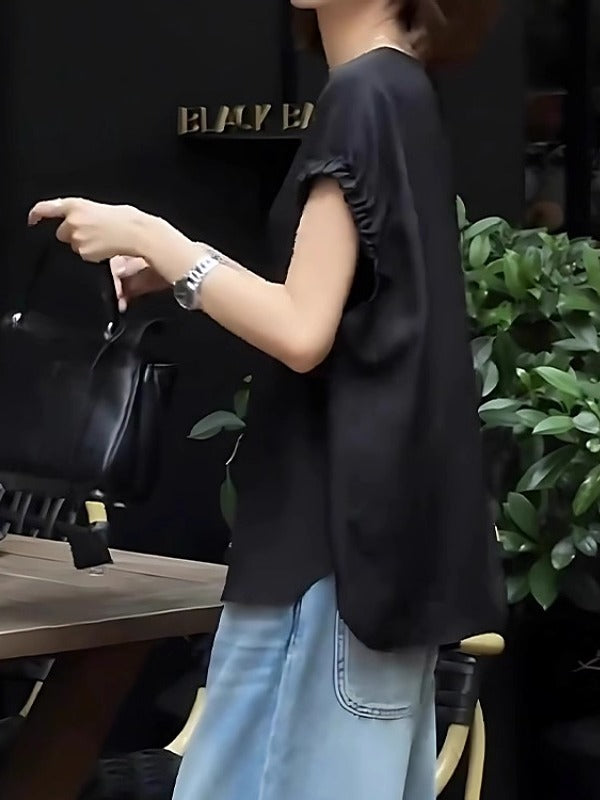 Qara qısaqol, arxa düyməli köynək, böyük ölçülü qadınlar üçün uyğundur, yay üçün idealdır. İncə, geniş, şık və zərif.