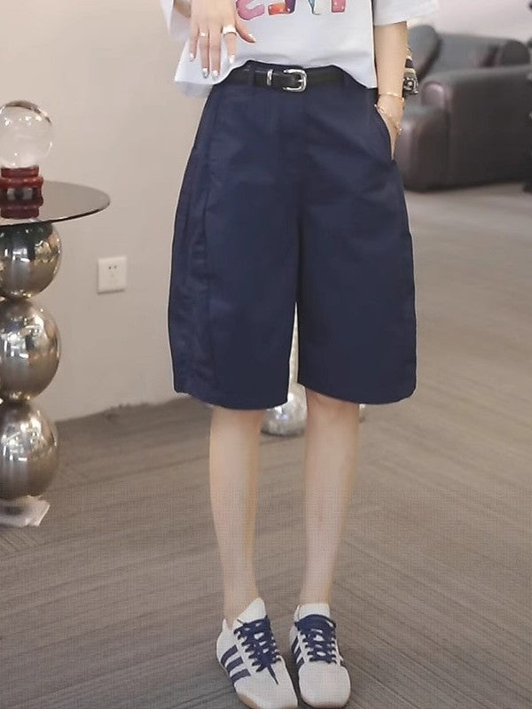 Bu ilin ən dəbli böyük ölçülü gündəlik geniş ayaqlı qısa şalvarlar böyük ölçülü qadınlar üçün çox yönlü və şıkdır, yay üçün mükəmməldir. Onlar dəbli, geniş bədən quruluşuna malik və arıqladır.