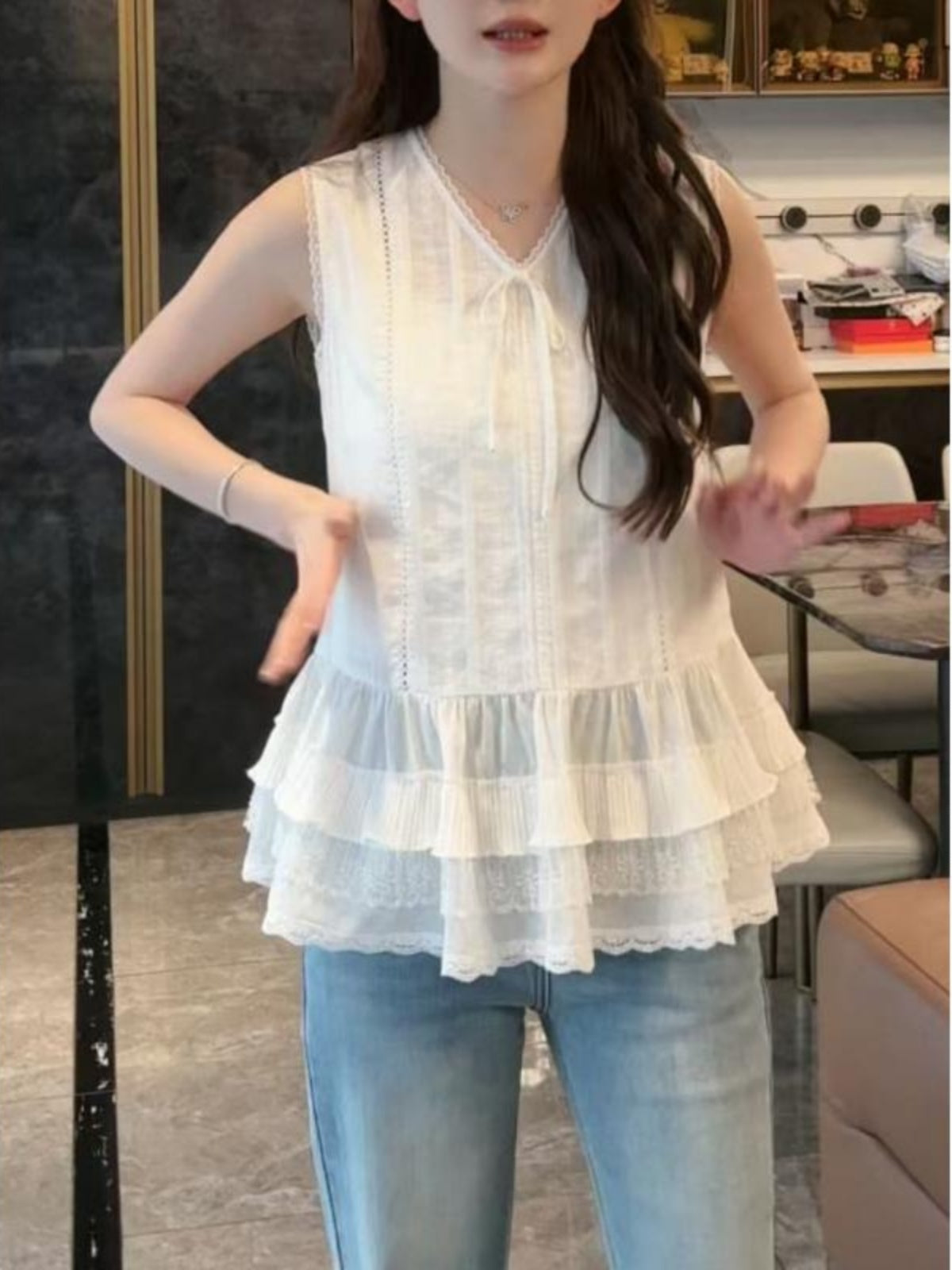 Qadınlar üçün böyük ölçülü Fransız krujeva ilə bəzədilmiş jilet, 2026-cı ilin yaz/yay mövsümü üçün uyğundur, arıqladıcı və qolsuz, qat-qat geyinmək üçün idealdır.