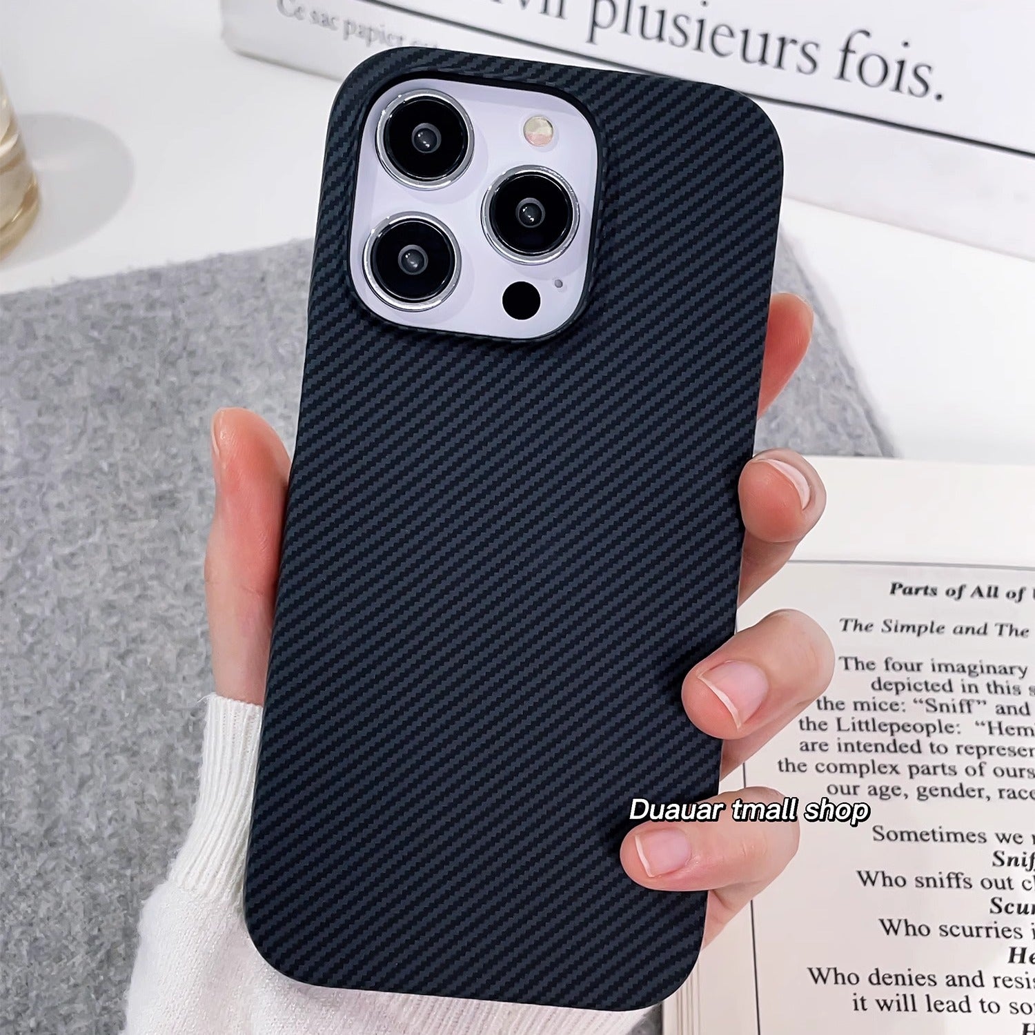 Yeni dəriyə uyğun tutqun sadə və iPhone16Pro karbon lifli teksturaya uyğun 15p Apple 17promax mobil telefon qutusu 14 yarım paket 13 yüngül və nazik 12 hiss 11 dəbli Mini maqnitli PC sərt qutusu