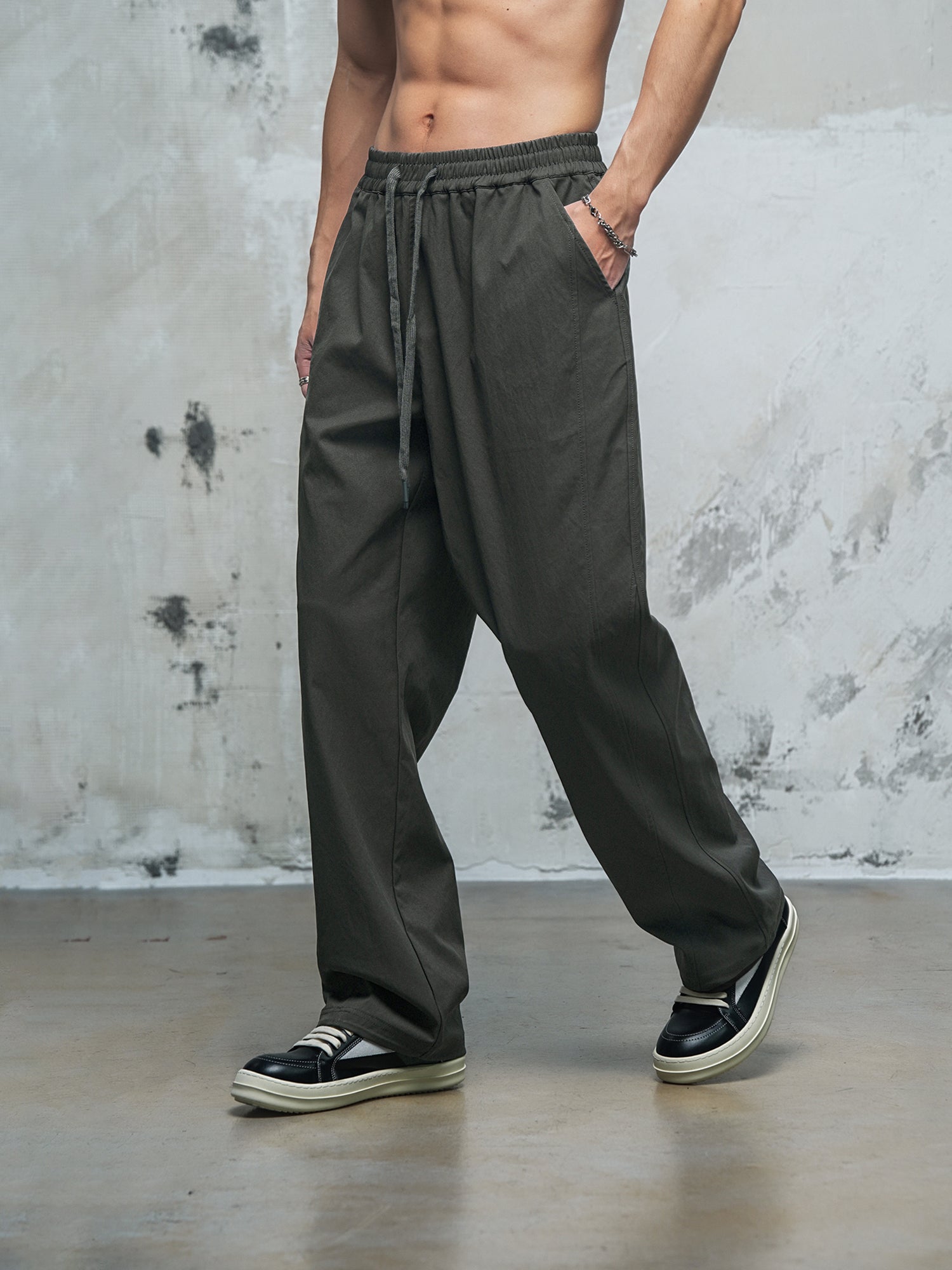 Lujiamen Buz İpək Scimitar Sweatpants Düz Gündəlik Boş Böyük Ölçülü Kişi İdman Fitnes Uzun Şalvar Suya davamlı Amerika Stili