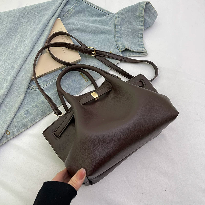 Qadınlar üçün Fransız retro liçi naxışlı çanta, yeni 2025-ci il üslubunda, yüksək keyfiyyətli, çoxfunksiyalı, çiyin/çarpaz bədən çantası, dəbli şəhər içi çantası.