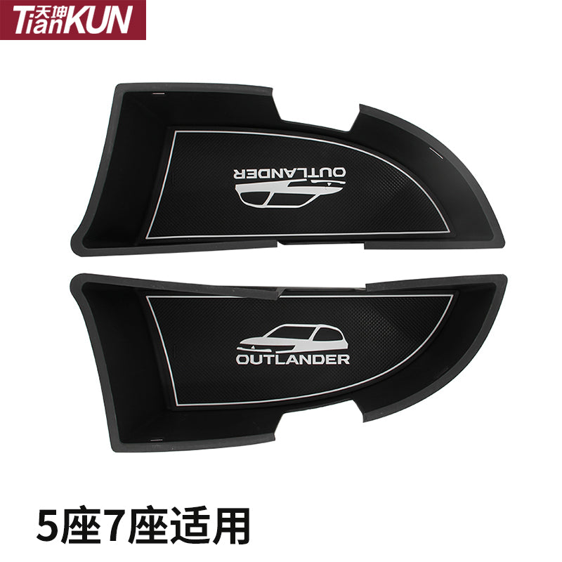 Yan saxlama qutuları, alət qutuları və baqaj üçün saxlama bölmələri, eləcə də 5/7 oturacaqlı modifikasiyaları olan 2016-2022 Outlander.