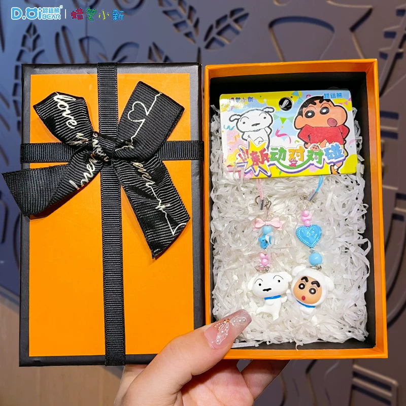 Orijinal Crayon Shin-chan Kiçik Burun Tutucu Telefon Zənciri 2025 Yeni Stil Qulaqlıq Avtomobil Açar Zənciri Sırt Çantası Kulon Açar Zənciri