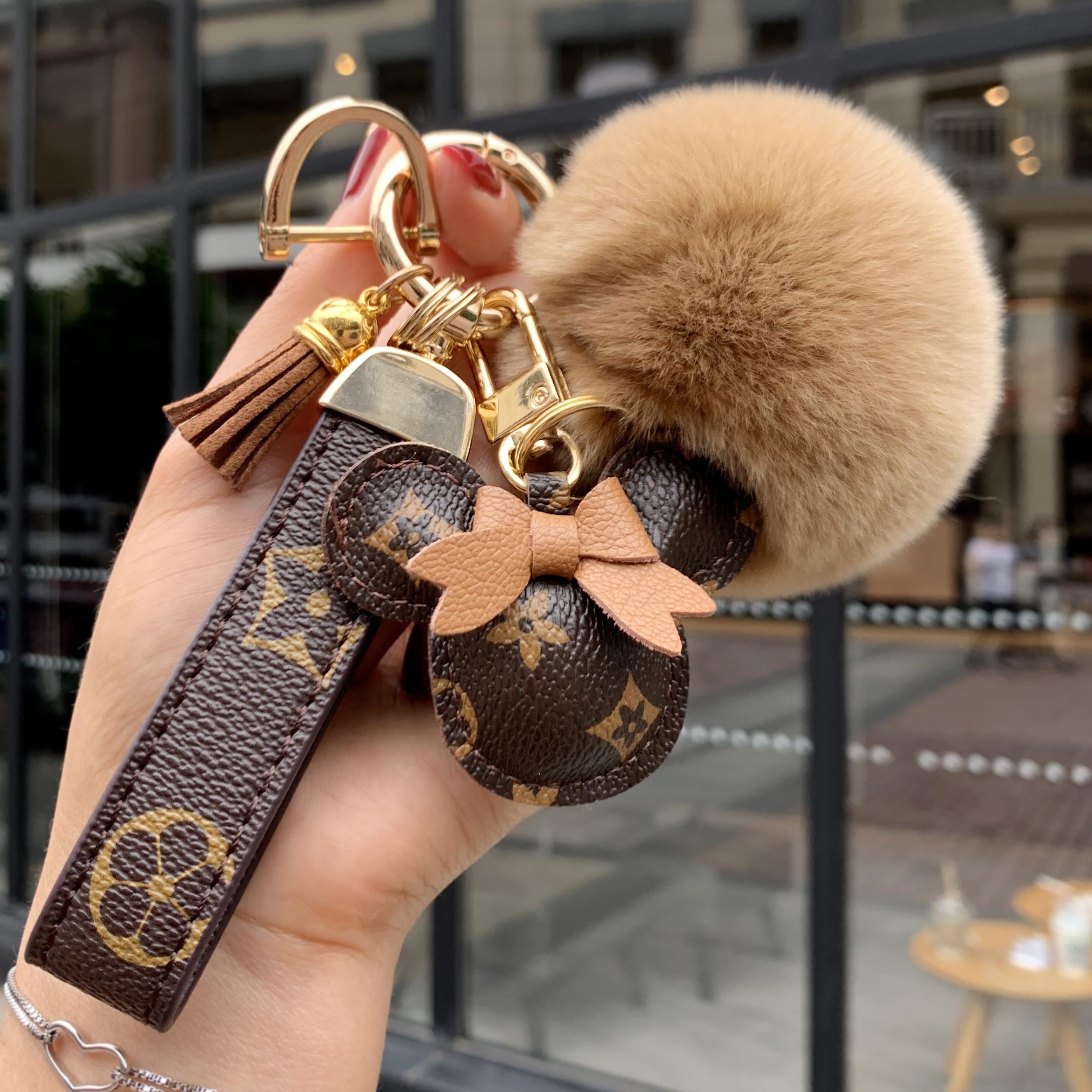 LV&GEDETE Rəsmi Flaqman Mağazası Avtomobil Açar Zəncir Kulonu Mickey Mouse Pom-Pom Açar Zəncirli Çanta Bəzək