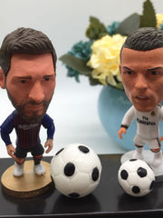 Futbol ulduzu kuklası, qatran kiçik futbol modelinin ornamentləri və aksesuarları ilə futbol azarkeşinin ad günü tortu bəzəyi