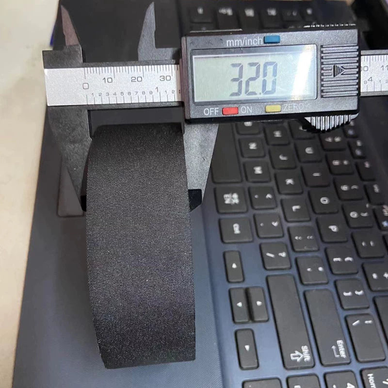 Avtomobil naqilləri üçün qoşqu polyester parça yüksək özlülük, yüksək temperatur müqaviməti və aşınmaya davamlı izolyasiya Kabin istifadəsi üçün qara rəngli gənc qara parça əsas elektrik lenti