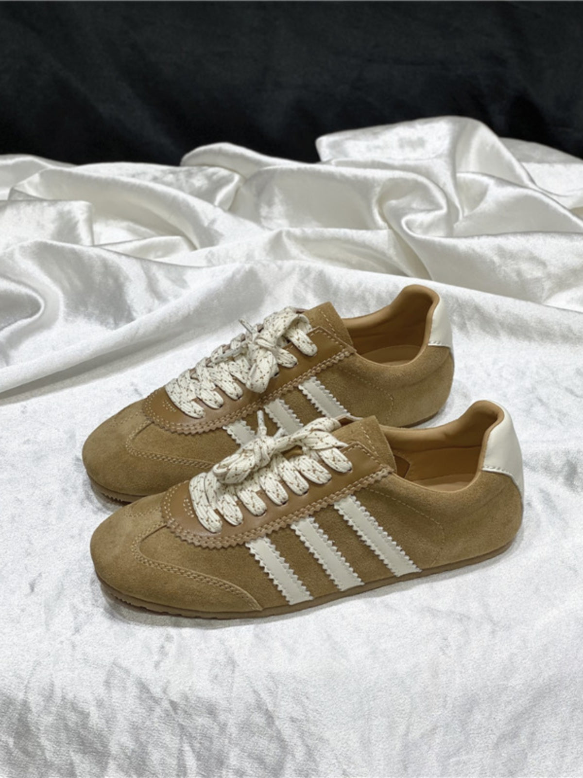 Women's suede retro German training shoes, flat genuine leather soft sole, Hong Kong style stylish three-stripe shoes, autumn and winter sports shoes for all seasons