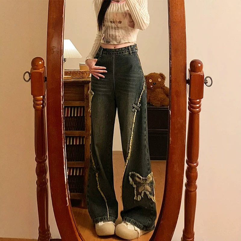 Kəpənək tikməli və yan fermuarlı, böyük ölçülü qadın cins şalvarı, yay üçün idealdır, arıqlamaq üçün, yüksək belli, geniş bədən quruluşuna malik, düz ayaqlı, enli şalvar.