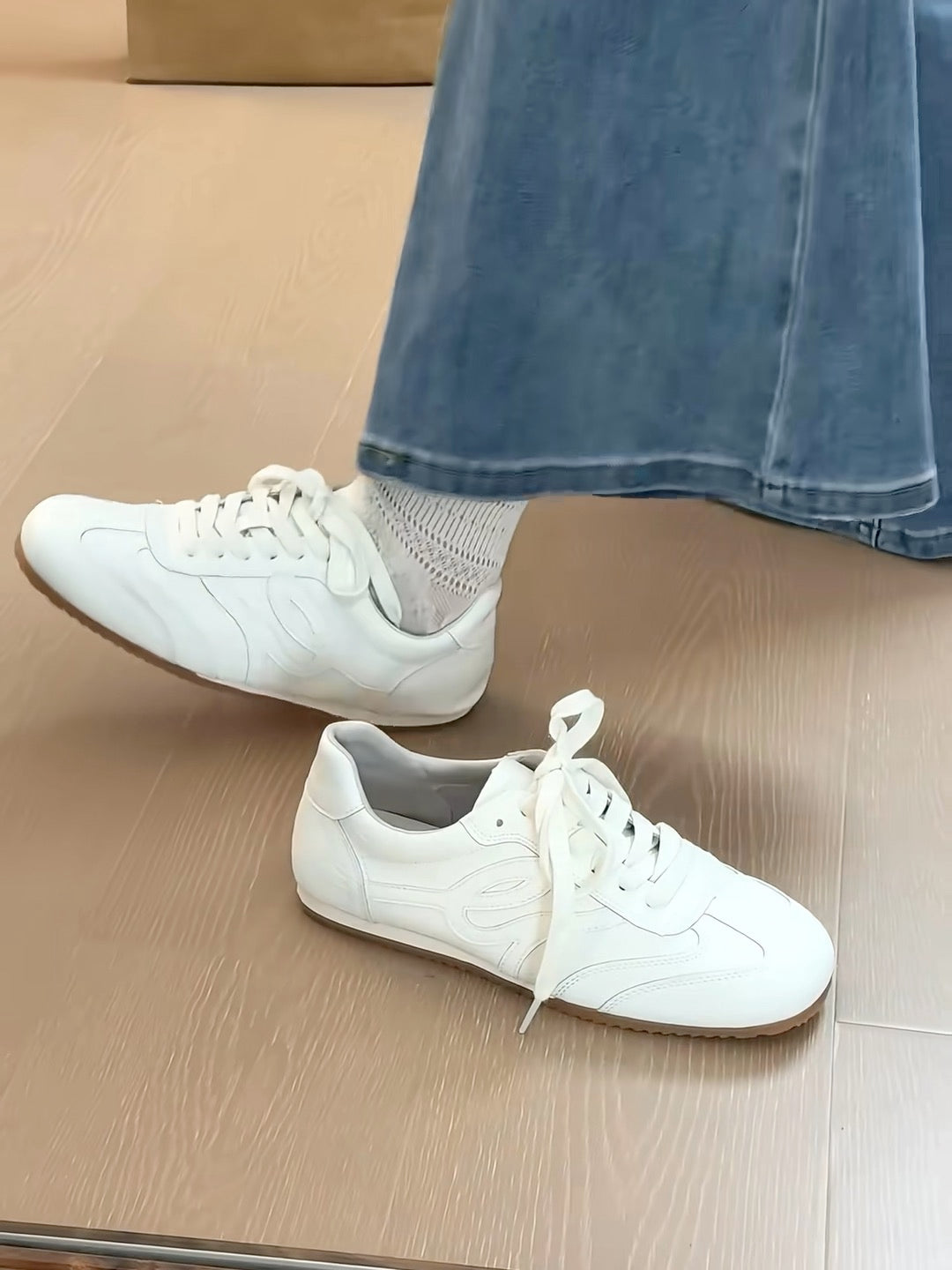 Qadınlar üçün retro ağ idman ayaqqabıları, 2025-ci ilin yeni payız modası, çox yönlü yumşaq dabanlı Argande məşq ayaqqabıları, yüngül gündəlik idman ayaqqabıları.