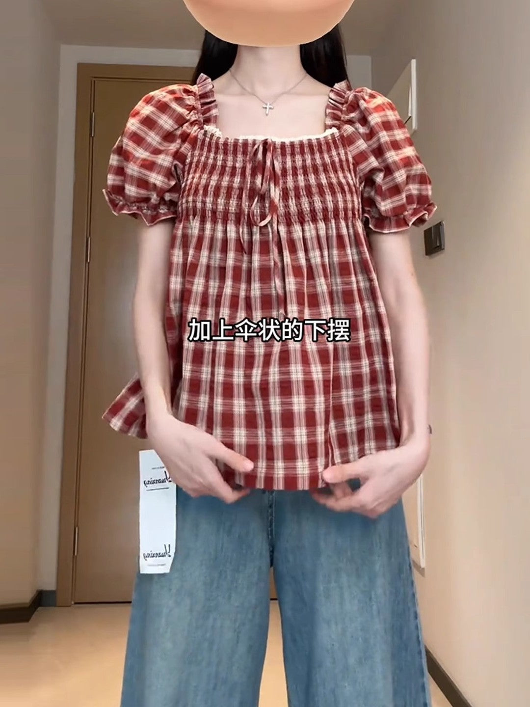 Qadınlar üçün böyük ölçülü Fransız retro kvadrat yaxalı, şirin dama-dama qısaqol köynək, böyük ölçülü qadınlar üçün yay arıqlama üçün büzməli top, gənc və yaraşıqlı.