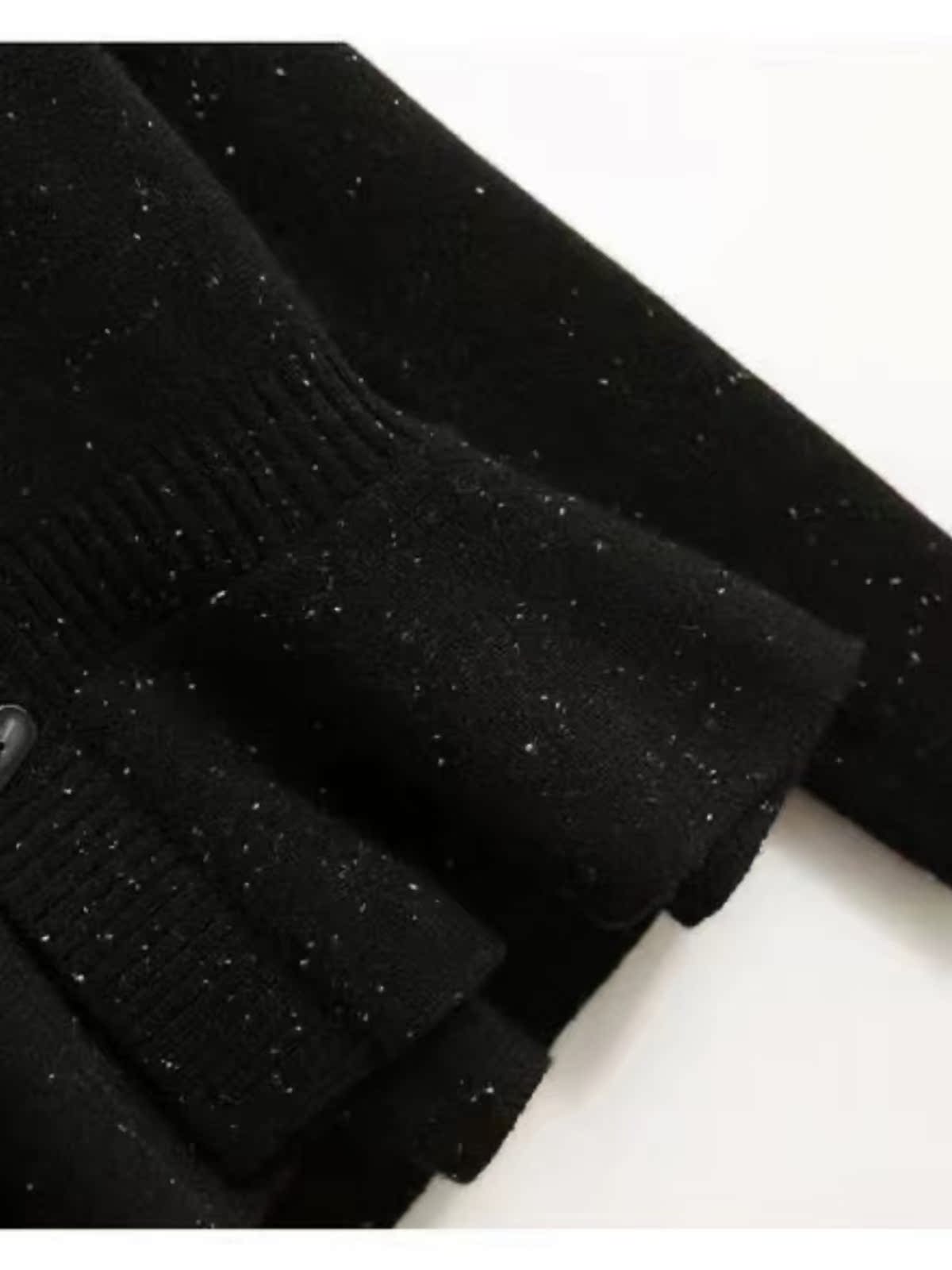 High-end, elegant Chanel-style sweaters, cardigans, and coats made from leftover export goods from international brand stores, collected from department stores.