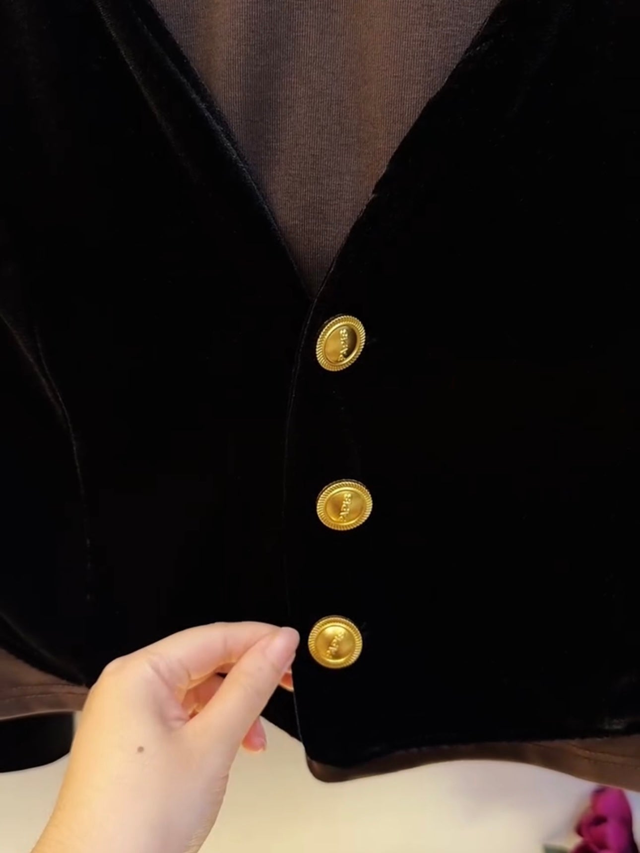 2025 Autumn/Winter Plus Size Women's Clothing - Super Cute Korean Style Casual Design, Lightweight Luxury Velvet Faux Two-Piece Camisole Top