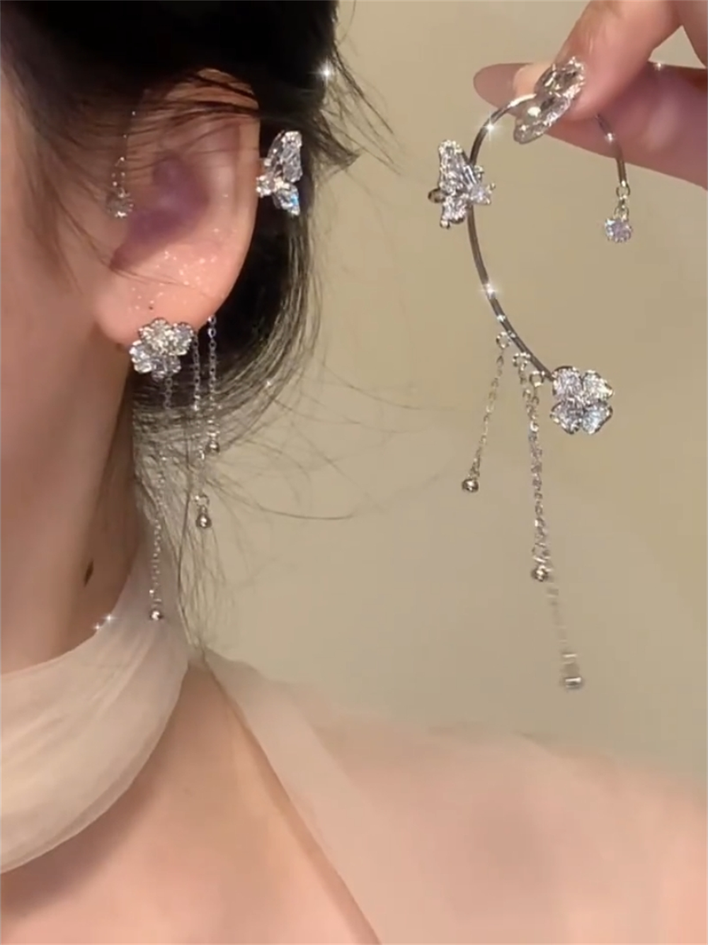 FIXOOFIX Kəpənək Püsküllü Qulaq Qarmağı Qulaq Qısqacları Deşikli Qulaqsız Qadınlar üçün - Niş Zərif Qısqaclı Qadınlar üçün Sırğalar - Əlverişli Lüks