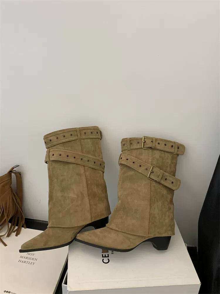 Dəbli qadın hündürdaban çəkmələri və qısa çəkmələri