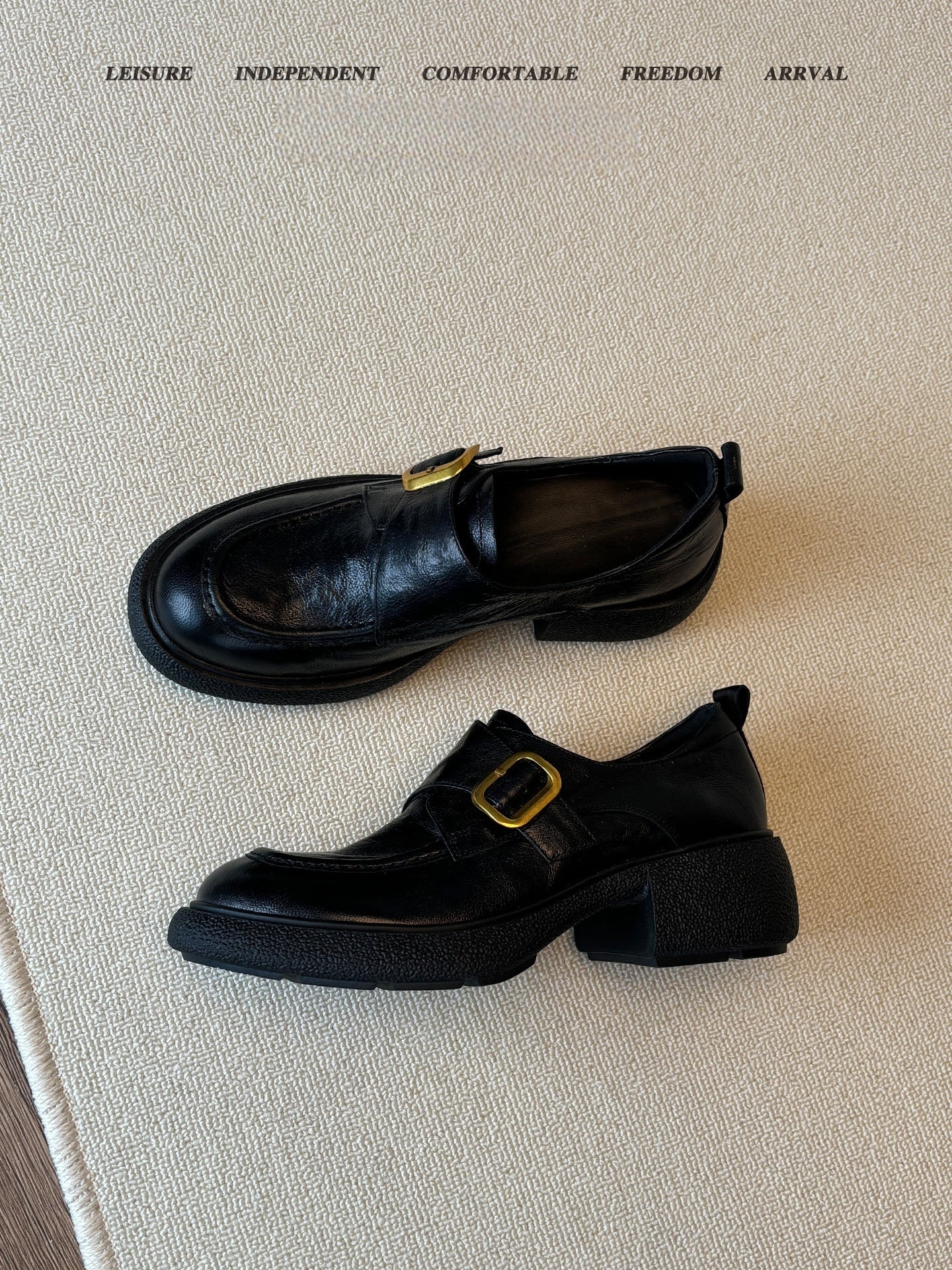 Qadınlar üçün orijinal dəri Britaniya üslubunda toqqalı loferlər, qalın dabanlı sürüşkən ayaqqabılar, vintage üslub, qalın daban, flis astar