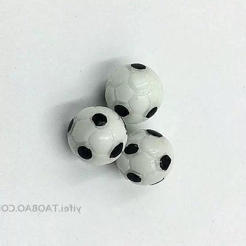 Futbol ulduzu kuklası, qatran kiçik futbol modelinin ornamentləri və aksesuarları ilə futbol azarkeşinin ad günü tortu bəzəyi