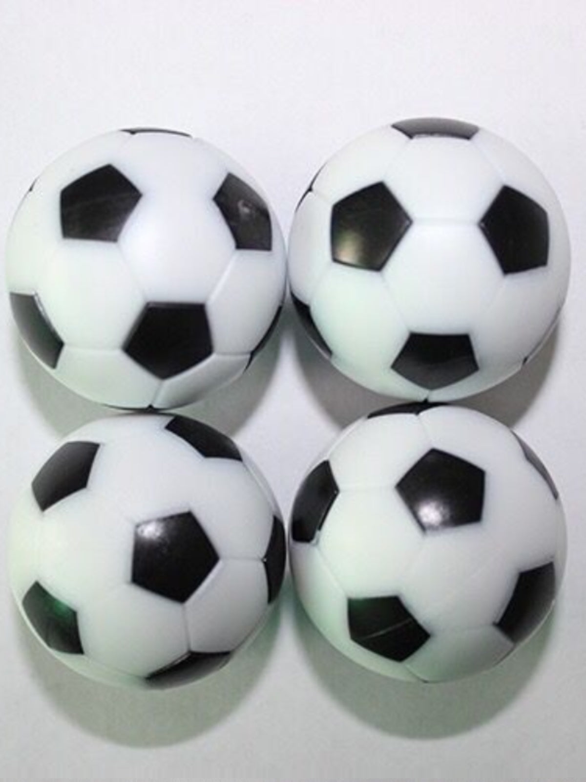 Futbol ulduzu kuklası, qatran kiçik futbol modelinin ornamentləri və aksesuarları ilə futbol azarkeşinin ad günü tortu bəzəyi