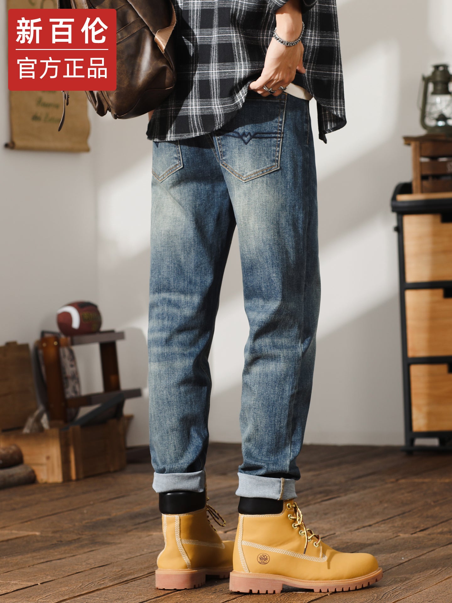 New Balance retro jeans for men, new fashion for fall 2025, wide, straight-leg, tapered casual pants, fall and winter fashion.