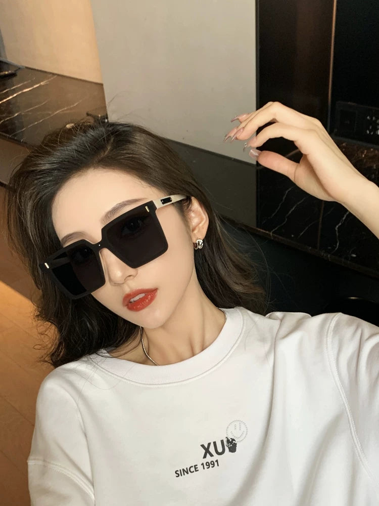 Qadınlar üçün yüksək səviyyəli günəşdən qoruyucu günəş eynəyinin Koreya versiyası, kvadrat çərçivə, kiçik üz, kiçik avtomobil, kişilər üçün anti-UV polarizasiyalı gün eynəkləri