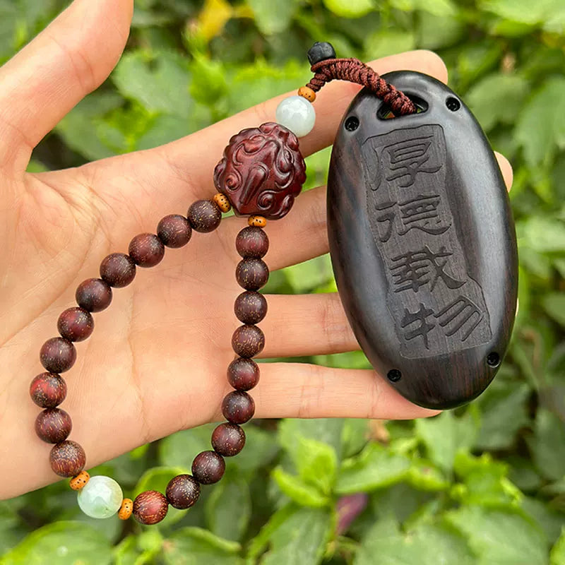 The Nissan Teana key rings made of sandalwood are compatible with the 14th generation Sylphy, X-Trail, Patrol, Qashqai and Murano.