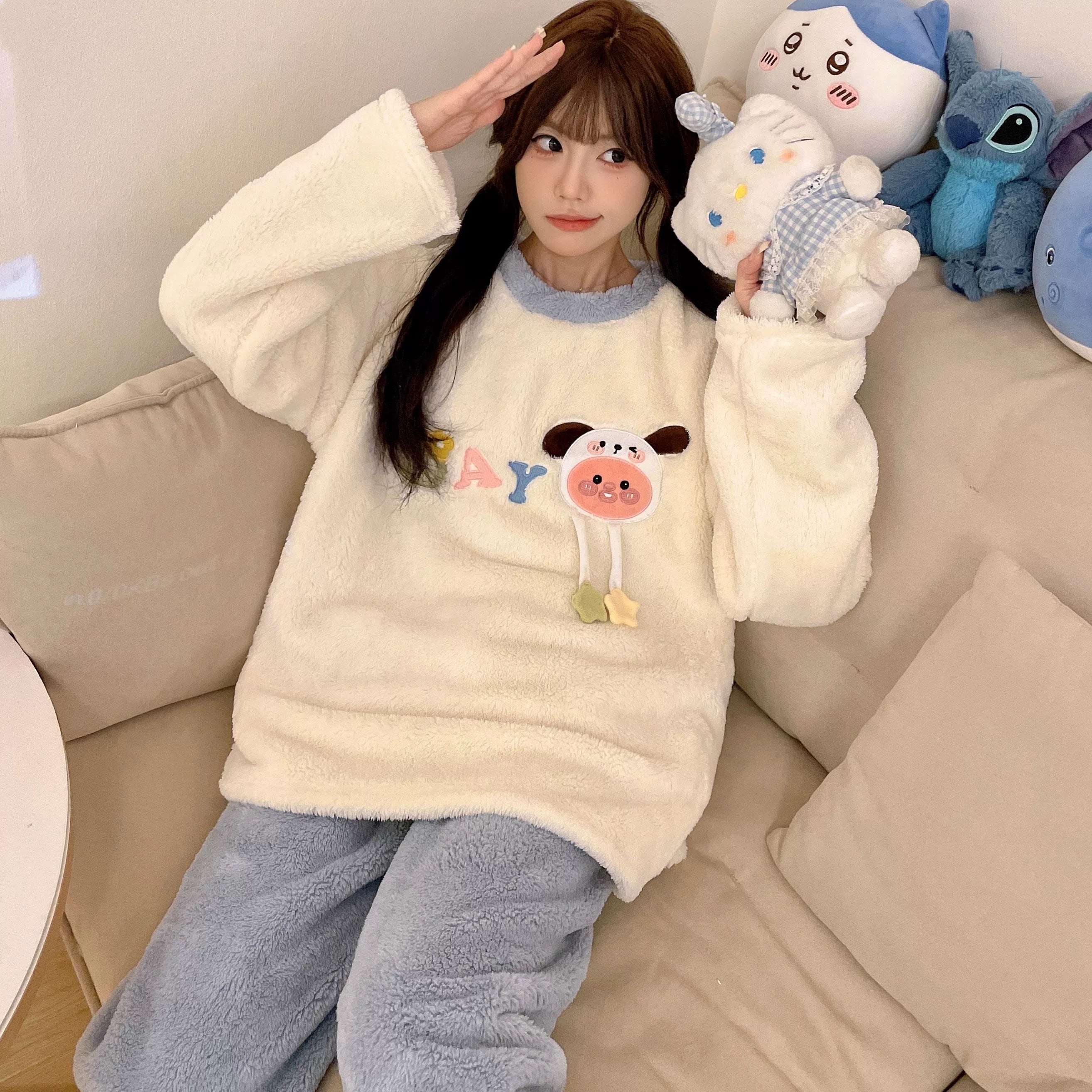 Cizgi filmi boz və qara pişik qış yeni mərcan yunlu pijama qadın yun astarlı və qalınlaşmış tələbə flanel ev geyimi xarici geyimlər