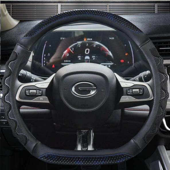 GAC Trumpchi GS4 MAX üçün uyğun olan bu, avtomobil modifikasiyası üçün hazırlanmış yeni EMKOO sükan örtüyüdür.