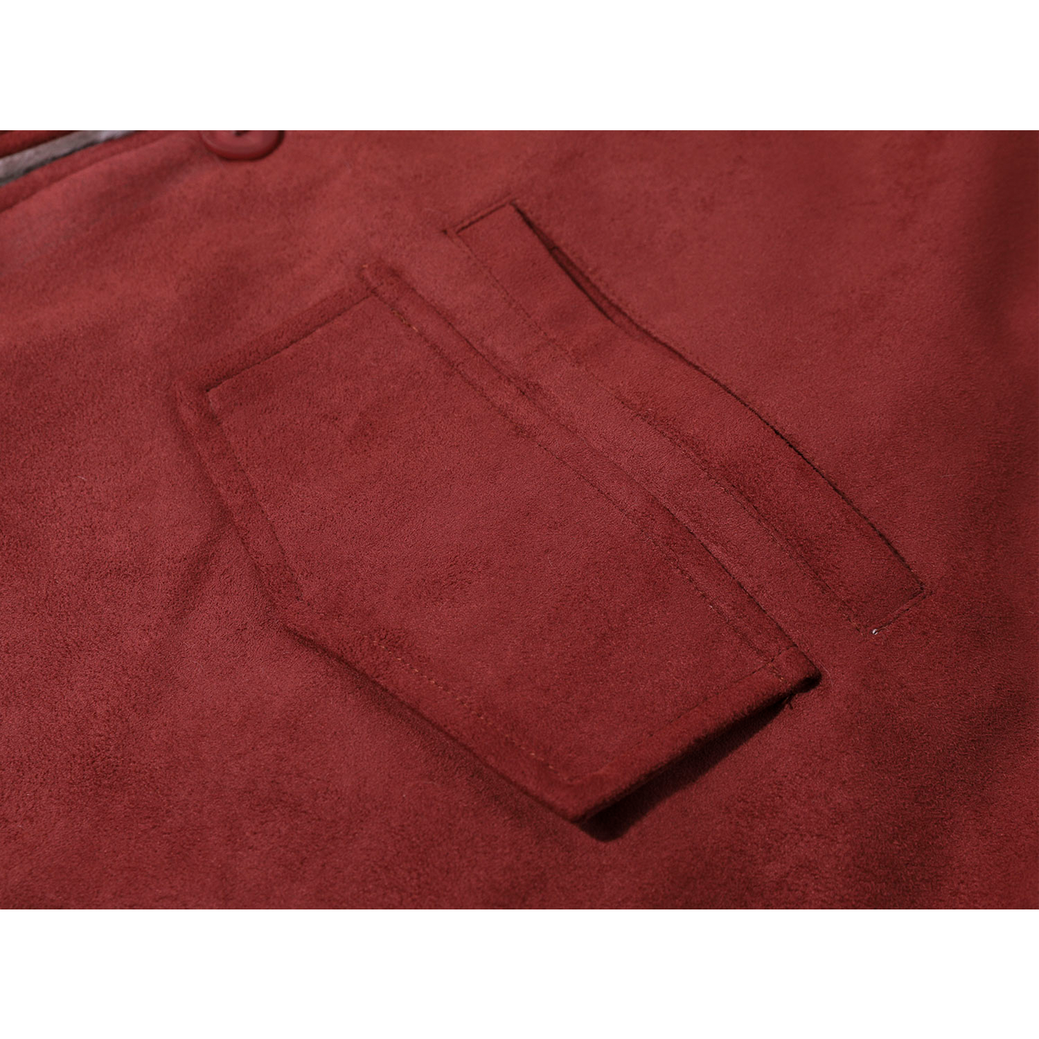 Cholisa-nın Yeni il və Milad mövzulu qırmızı zamşa rəngli qadınlar üçün paltosu çox şirin, geri çevrilə bilən və tək dəri parçasından hazırlanmışdır.