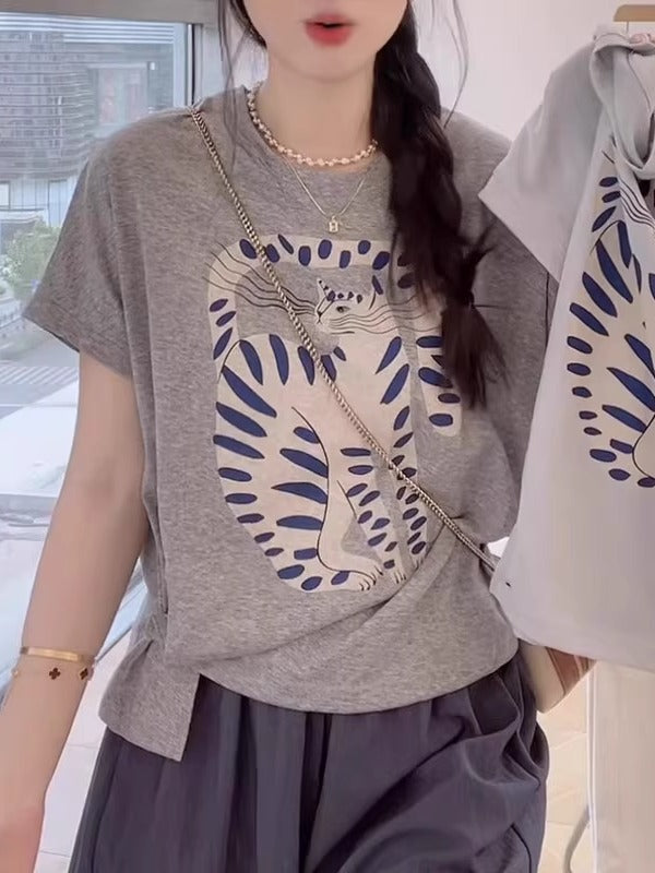 Böyük ölçülü qadınlar üçün təmiz pambıqdan hazırlanmış pişik naxışlı qısaqol futbolka, yay üçün yan düyməli, belini sıxan futbolka, çoxfunksiyalı və arıqladıcı köynək.