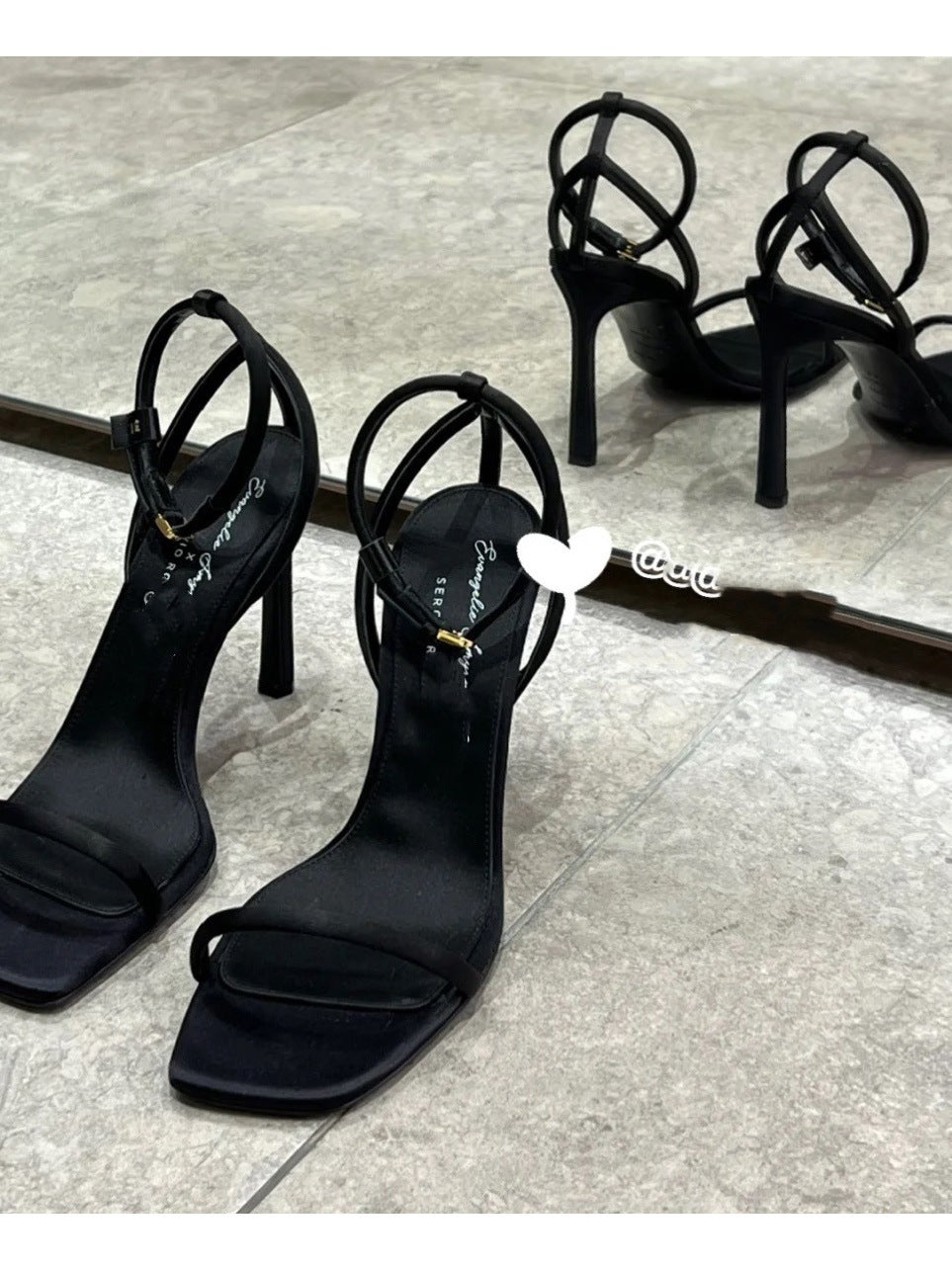 Yeni, seksual, kvadrat burunlu hündürdaban ayaqqabılar, qadın tək qayışlı zərif stiletto sandaletləri.