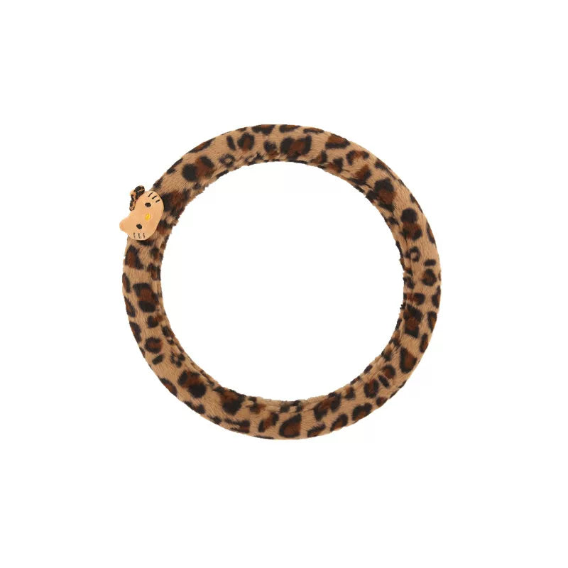 New winter plush car steering wheel cover, warm, heated, protective, cute cartoon, non-slip and sweat-absorbent.