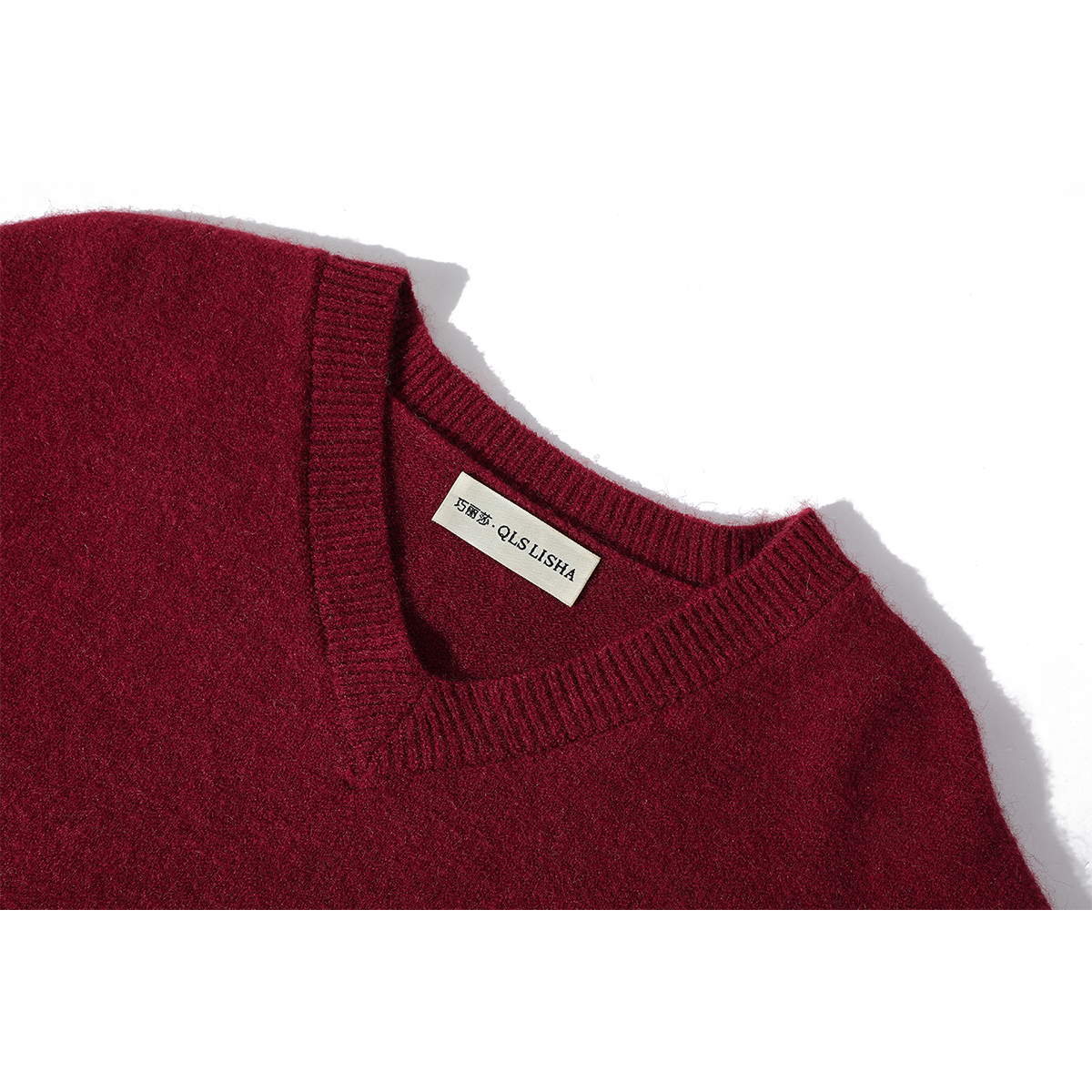 Cholisa'nın Yeni İl Geyimi: Unikal V-yaxalı Qısa Qırmızı Sviter, Yeni Payız/Qış Modeli, Tənbəl Örgü Top