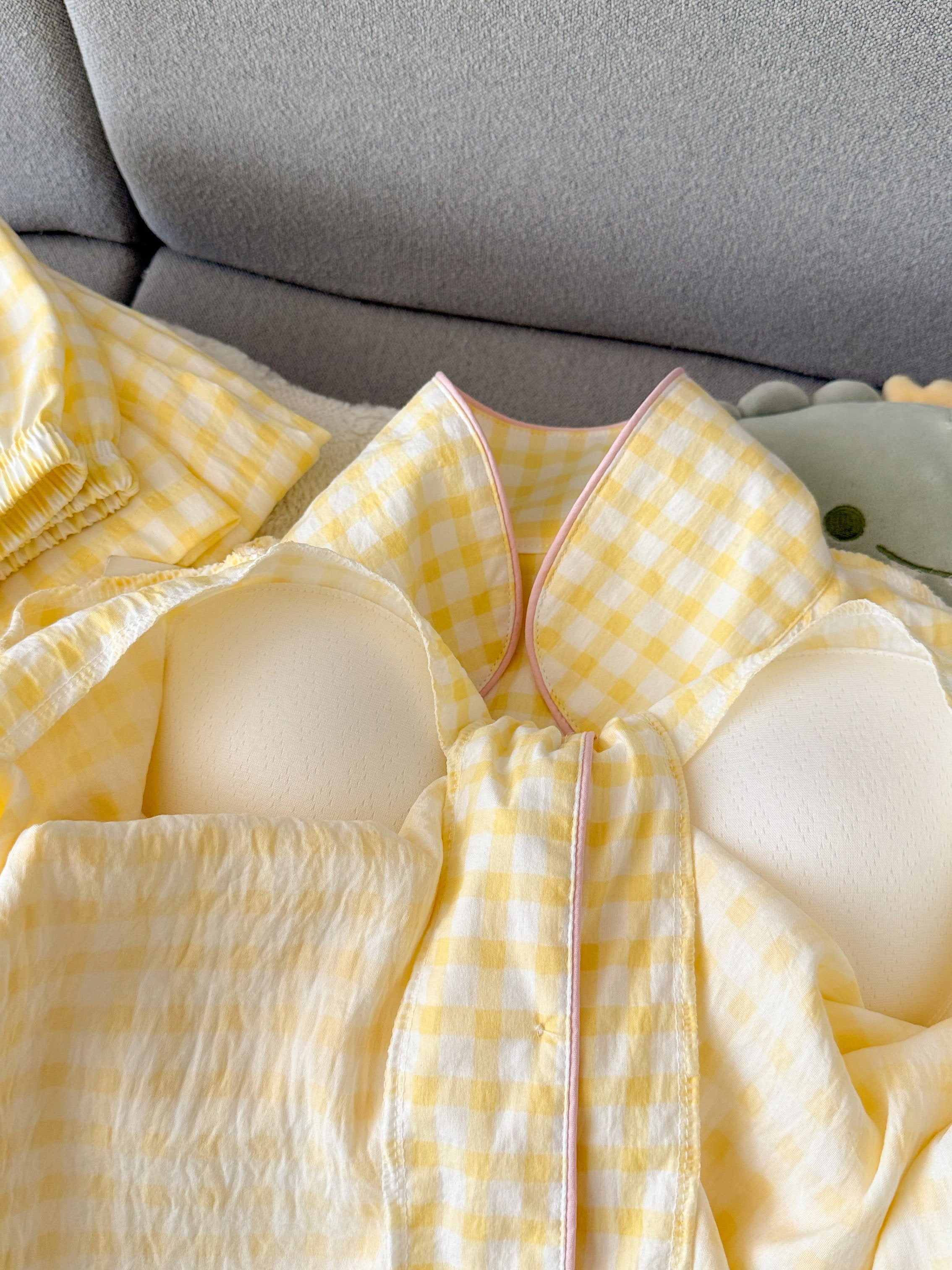 Qadınlar üçün qısaqol pijama 2026 yay 2026 yeni plaid bulud pambıq döş yastığı ilə üç parça kostyum nazik ev paltarı yaz və payız