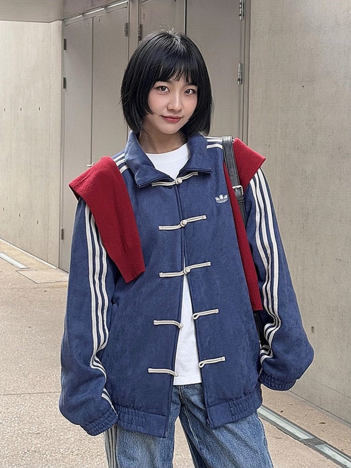 Populyar Tövsiyə | Wang Anyu's Stilində Zamşa Qatlanan Düyməli Yeni Çin Stilində Tang Kostyumlu Dayaq Yaxalı Gödəkçə JZ9927