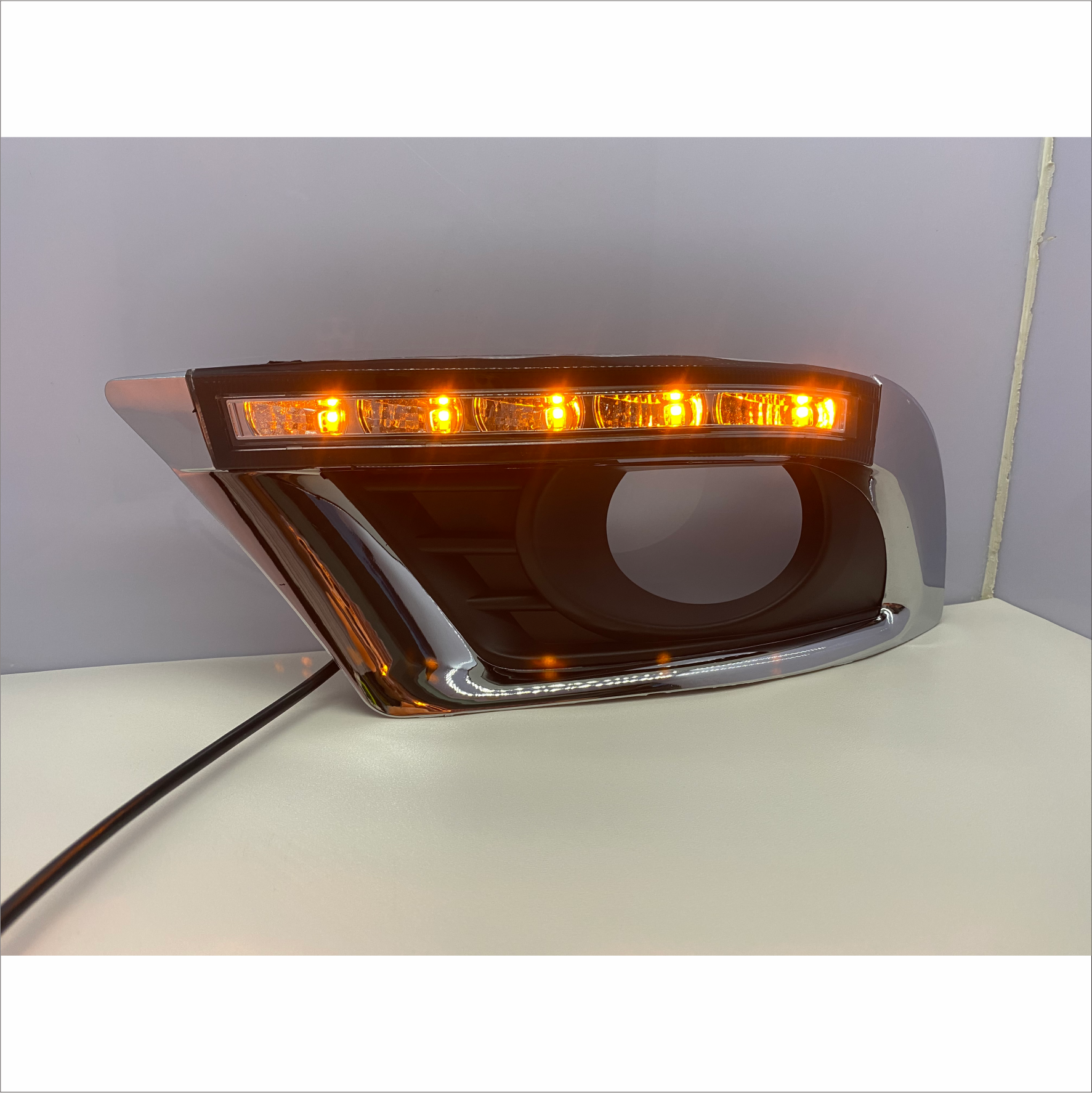 2009-2015-ci illərin Toyota Camry modellərinə tətbiq olunur, LED gündüz işıqlarına və sarı ardıcıl dönmə siqnallarına keçin.