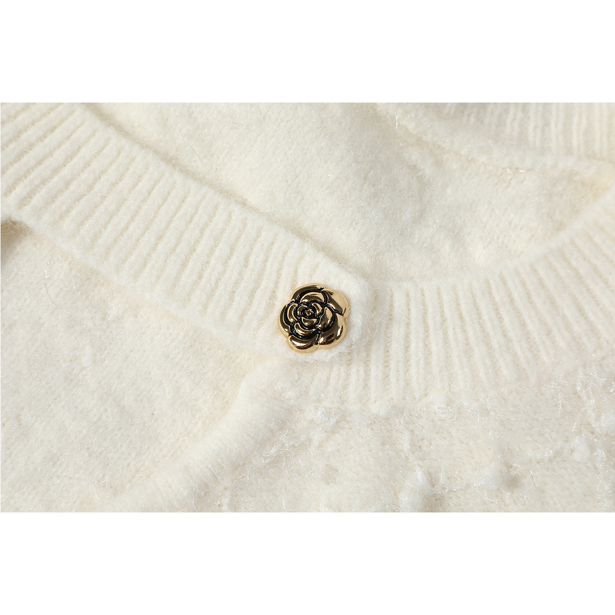 Cholisa-nın 2026-cı ilin yaz və payız mövsümü üçün mükəmməl olan super şık qırmızı qadınlar üçün sviteri, dəbli və populyar trikotaj top geyimidir.