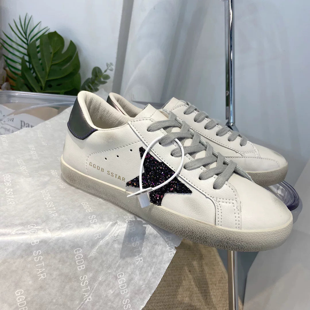 Qış üçün yun astarlı Koreya üslubunda dəbli, zədələnmiş dəri qadın orijinal dəri, zədələnmiş ulduzlu düz idman ayaqqabıları, retro ağ idman ayaqqabıları, çirkli idman ayaqqabıları