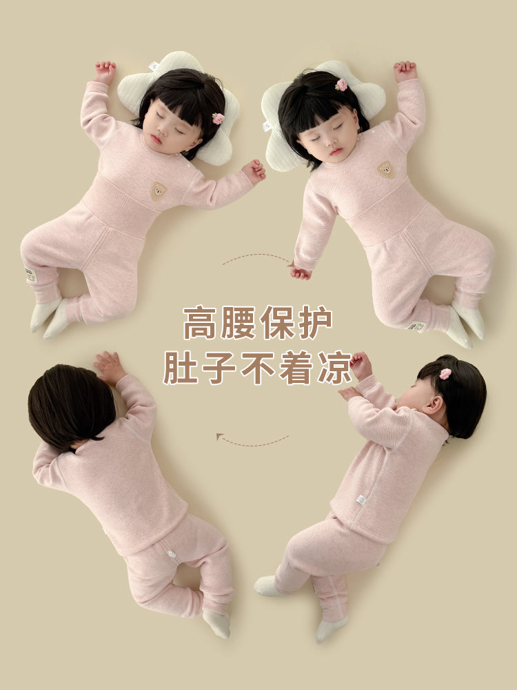 Qış üçün qalınlaşmış flis astarlı, sıx oturan termal alt paltarı, iki hissəli termal üst geyim və şalvarlı körpə geyim dəsti.