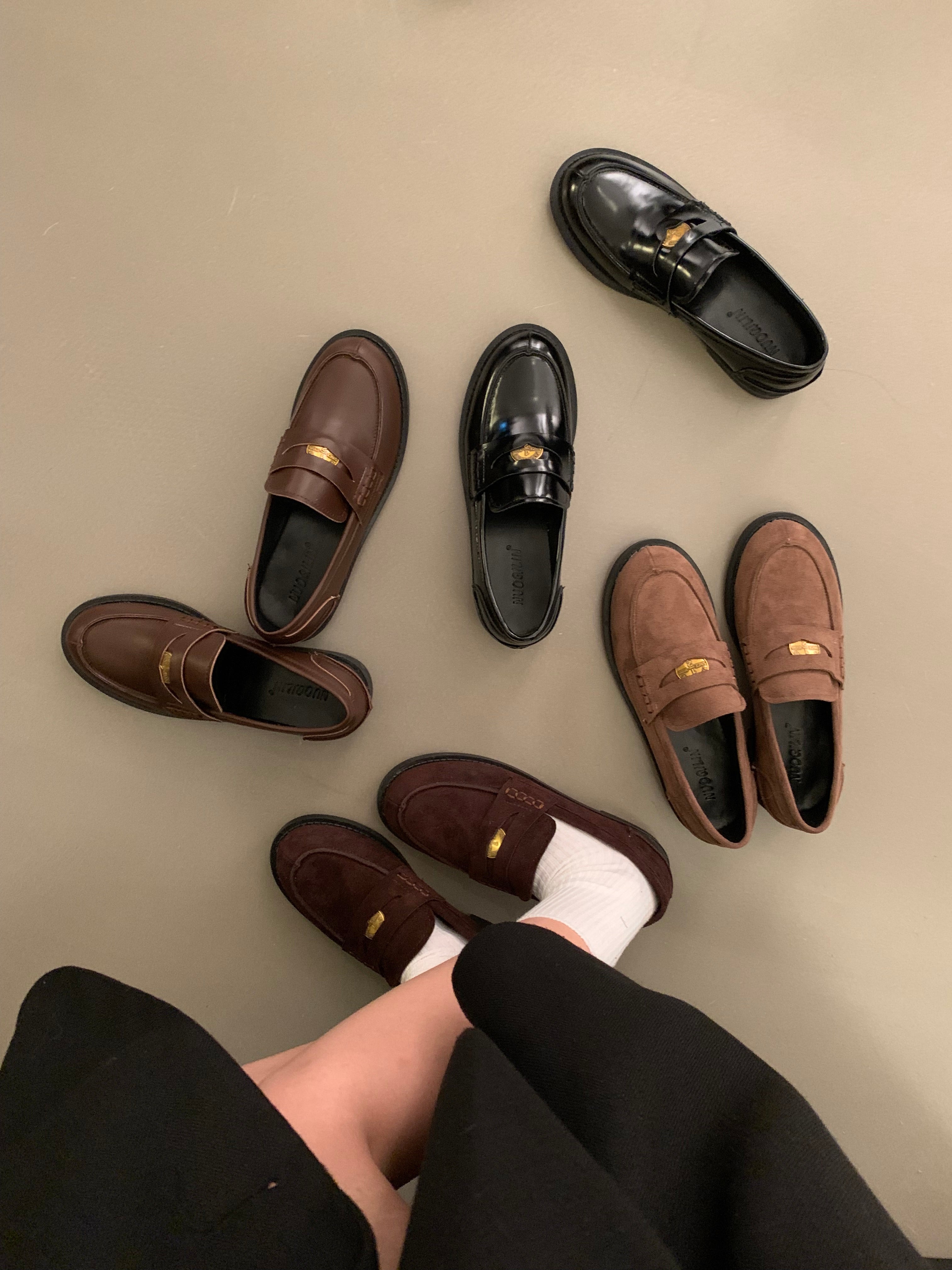 Yun astarlı qəhvəyi qızılı sikkə mokasinlər, payız və qış mokasinləri, qara rəngli tək ayaqqabılar, qadın ayaqqabıları, Britaniya üslubunda dəri ayaqqabılar