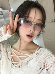 Koreya dəbli Y2K isti qız günəş eynəyi qadınların yüksək səviyyəli İnternet şöhrətli konkav formalı foto günəş eynəkləri dar çərçivə trendi
